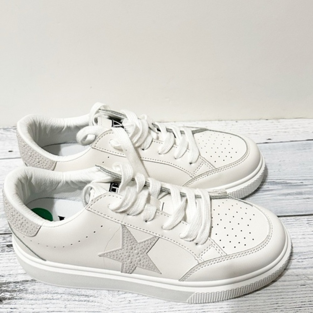 Vintage Haven White Pearl Star Sneakers NWOT Sz 8